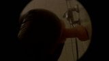 Keyholeboy - John Holmes badkamersessie in latex catsuit snapshot 1