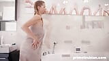 PrimeLesbian пенная ванна с дополнительным трахом пальцами от Stella Cardo и Charli Red snapshot 8