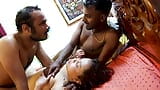 Desi dziewczyna kąpie się ze swoimi dwoma chłopakami, hardcore sex, trójkąt snapshot 19