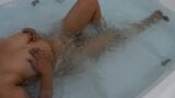 mani muncrat di yang hot tub snapshot 2