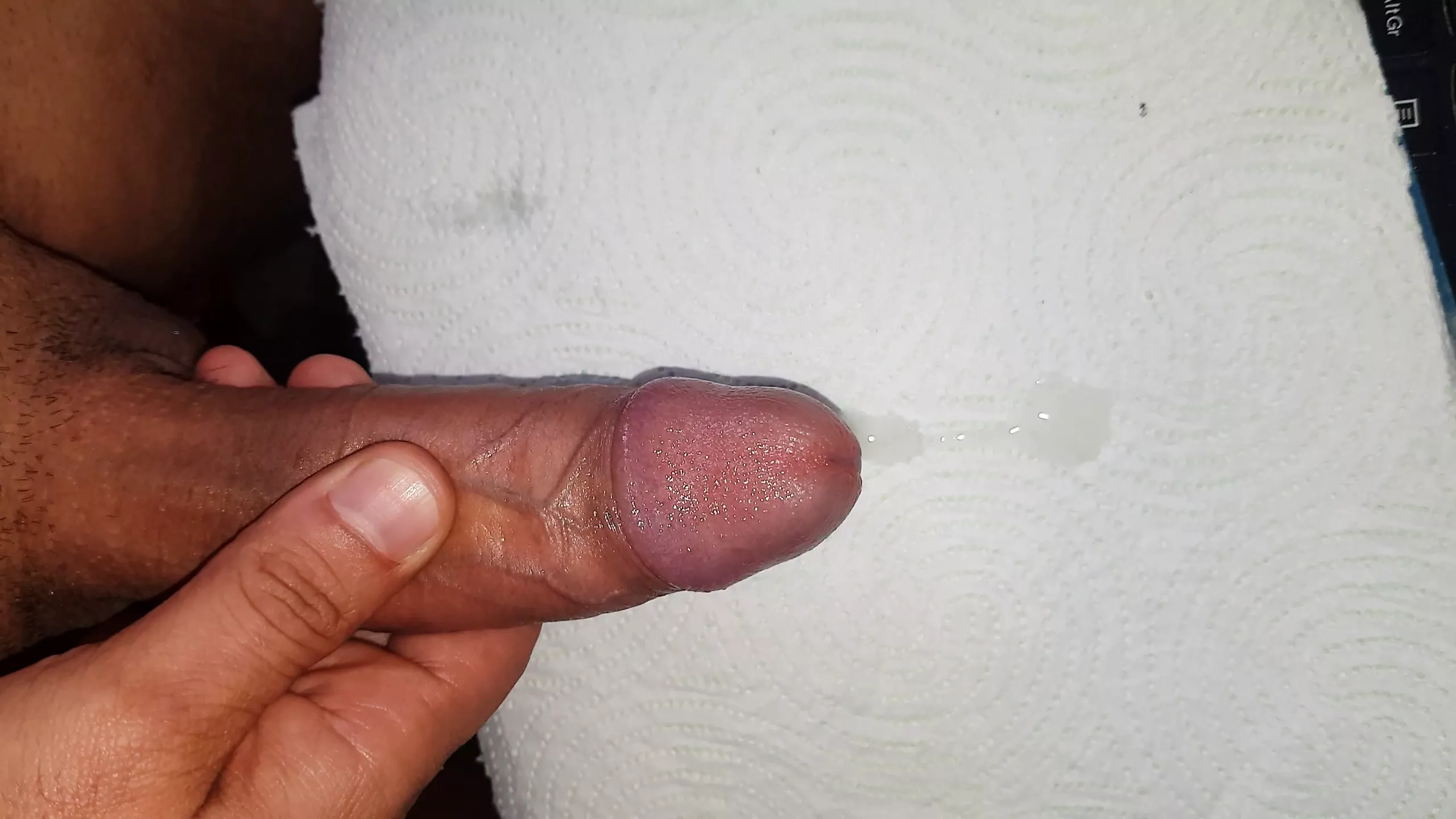 Memunggah zakar saya apabila saya menonton awek bertetek besar