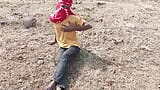인도 쓰리섬 쉬멜 - 숲에서 배회하는 젊은 쉬멜과 젊은 남자 snapshot 1