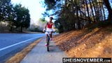 4k msnovember sappige kont naar voren gebogen en rijdende fiets snapshot 4