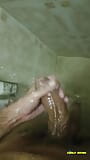 Fans, exclusivité, grosse bite non circoncise, branlette en POV et éjaculation sous la douche snapshot 8