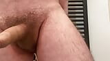 Cuerpo gordito peludo haciendo inserciones y masturbación en el baño snapshot 15