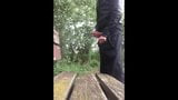 Scally jongen pist buitenshuis snapshot 2