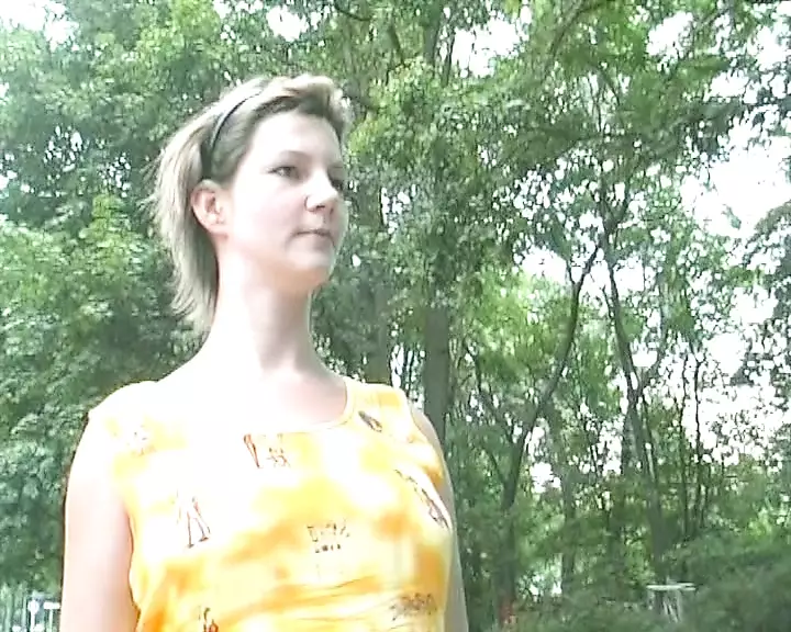 Dicke deutsche frau bekommt warmes sperma auf ihre kleinen möpse