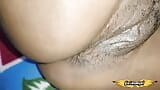 India bhabhi tiene sexo y le da una mamada a su novio, chica desi folla y hace garganta profunda snapshot 3