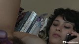 Ragazza sexy si diverte a masturbarsi appassionatamente snapshot 11