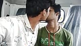 Indian Gay - Heute habe ich einen jungen in meinem auto sitzen lassen und dazu gebracht, meinen schwanz gründlich zu lutschen. snapshot 2