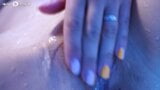 淋浴中的美女在相机上展示了她所有的洞。 snapshot 14