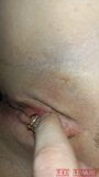 Le clito pompé de Lehane avec piercing snapshot 5