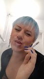 Sonyastar sexy rook lange nagels, blauw haar, lippenstift, dildo snapshot 16