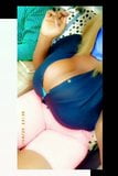 Mujer negra con enormes tetas con un sujetador caliente snapshot 4