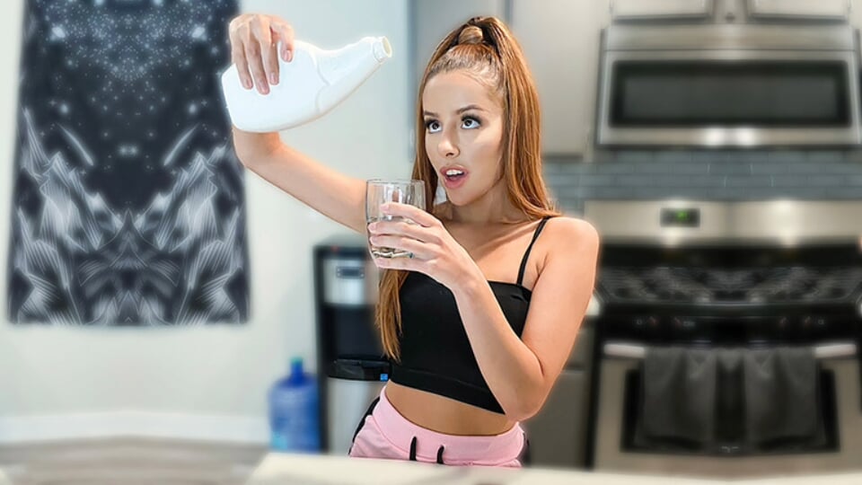 Stayhomepov - linda nena se traga el semen de su novio - película completa