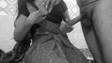 Bangladeschisches vollbusiges Zimmermädchen hat harten Sex mit Ehemann - dicker Arsch snapshot 1