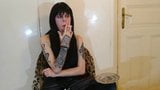 Sexy goth domina fumer partie 1 hd snapshot 12