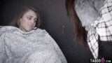 Verlorene Teen-Lesben Gia Derza und Evelyn Claire in Not snapshot 1