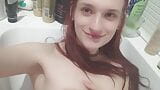 Natuurlijke trans meisje masturbatie in een bad tranny shemale tgirl transgender snapshot 1