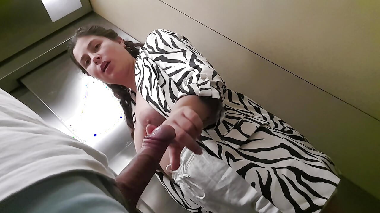 OmG! My StepMom’s adventure in the Elevator