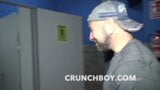 Jess Royan wurde am Gloryhole von Valentino Sistor und Barbon ohne Gummi gefickt snapshot 4