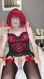 Britse travestiet Juniper Beri voor je genot snapshot 2