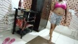 India chica adira se masturba su mojado coño con un gran pepino snapshot 4