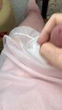 Rosa Nachthemd im Freien, Sperma snapshot 9
