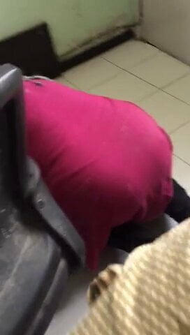 Seksi kaltak hizmetçim... Seksi göt