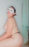 Une lycéenne fait un strip-tease dans la salle de bain snapshot 10