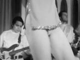 Spogliarello vintage in discoteca e danza gogo in topless snapshot 15