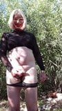 Sissy Alina con un culo nudo cammina in pubblico e viene scopata. snapshot 3