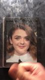 Maisie Williams malování na obličej sperma hold 1 snapshot 1