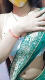 Bhabhi is looking hot in green saree snapshot 3