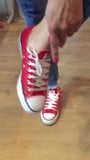 Latina en rojo converse vista previa snapshot 2