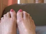 Смотрю на мои заостренные пальцы ног snapshot 9