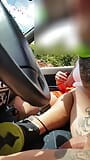 Tante seksi ini ngocok kontolku di dalam mobil snapshot 4