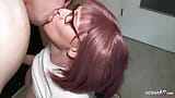 Une maman allemande mature séduite par un jeune mec pour baiser dans la cuisine snapshot 20