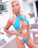 Serbian singer Jelena Karleusa sexy in bikini snapshot 1