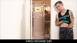 Blonde twink stiefzoon betrapt op aftrekken naar stiefvader onder de douche snapshot 3