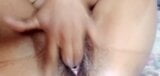 Heiße geile Teen-Freundin masturbiert und fingert 01 snapshot 1