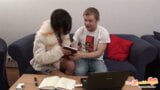 Russische studente doet haar huiswerk in bontjas snapshot 2