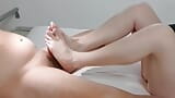 FOOTJOB VUI VẺ Ở NHÀ TRONG QUẦN ÁO CAO SU snapshot 8