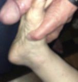 Die weichen Sohlen und Zehen der Ehefrau gefickt snapshot 2