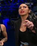 WWE - Billie Kay spricht mit Ruby Riott hinter der Bühne bei Smackdow snapshot 2