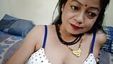 Caliente india juega con sus tetas y coño peludo snapshot 1