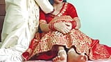 Casamento organizado, cultura indiana da vila, noite de núpcias, vídeo caseiro de casal recém-casado snapshot 2