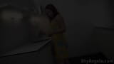 Tímida Angela - adolescente linda Angela extendiéndose y masturbándose en una cocina snapshot 1