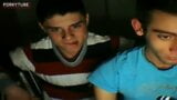 Minets hétérosexuels sur une branlette devant la webcam snapshot 2