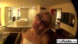 Elsa jean muestra su habitación de hotel y su coño snapshot 14